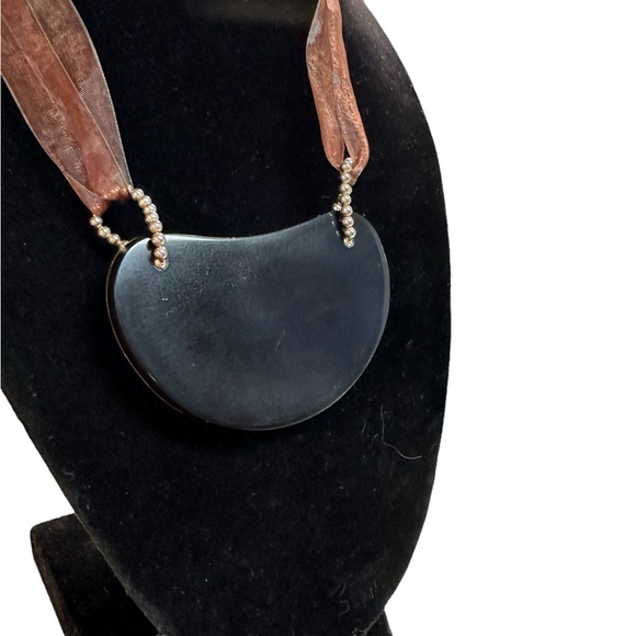 Vintage, Mother of Pearl, Pendant & Organza Ribbon Necklace - Picture 3 of 11